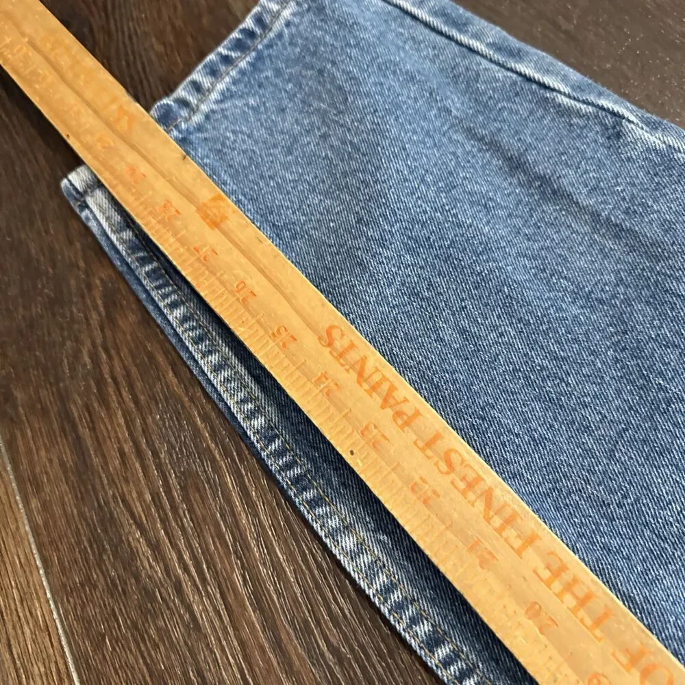 Levis straight hands or